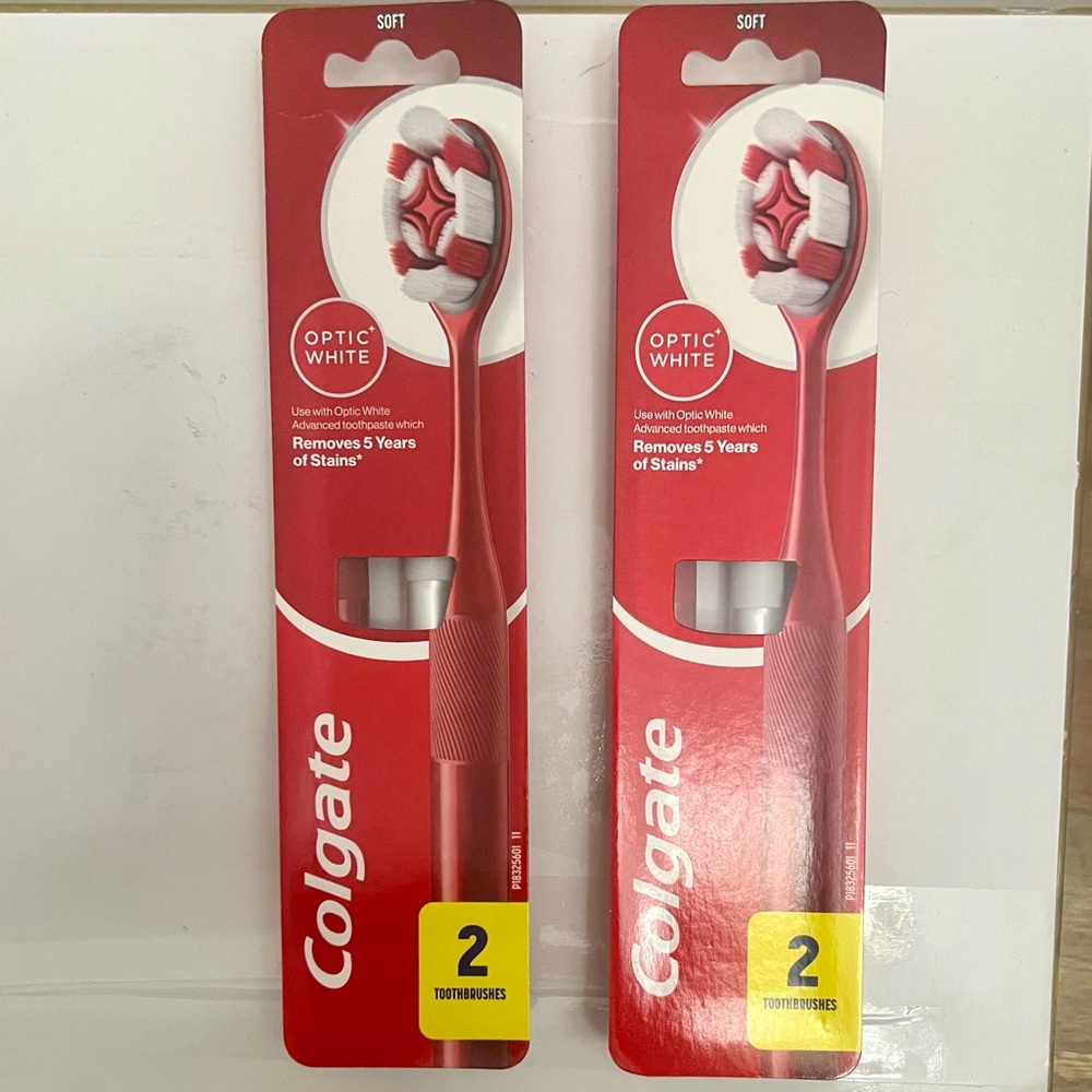 2x Colgate Optic White Soft Toothbrush for Adults, 2 In A Pack New